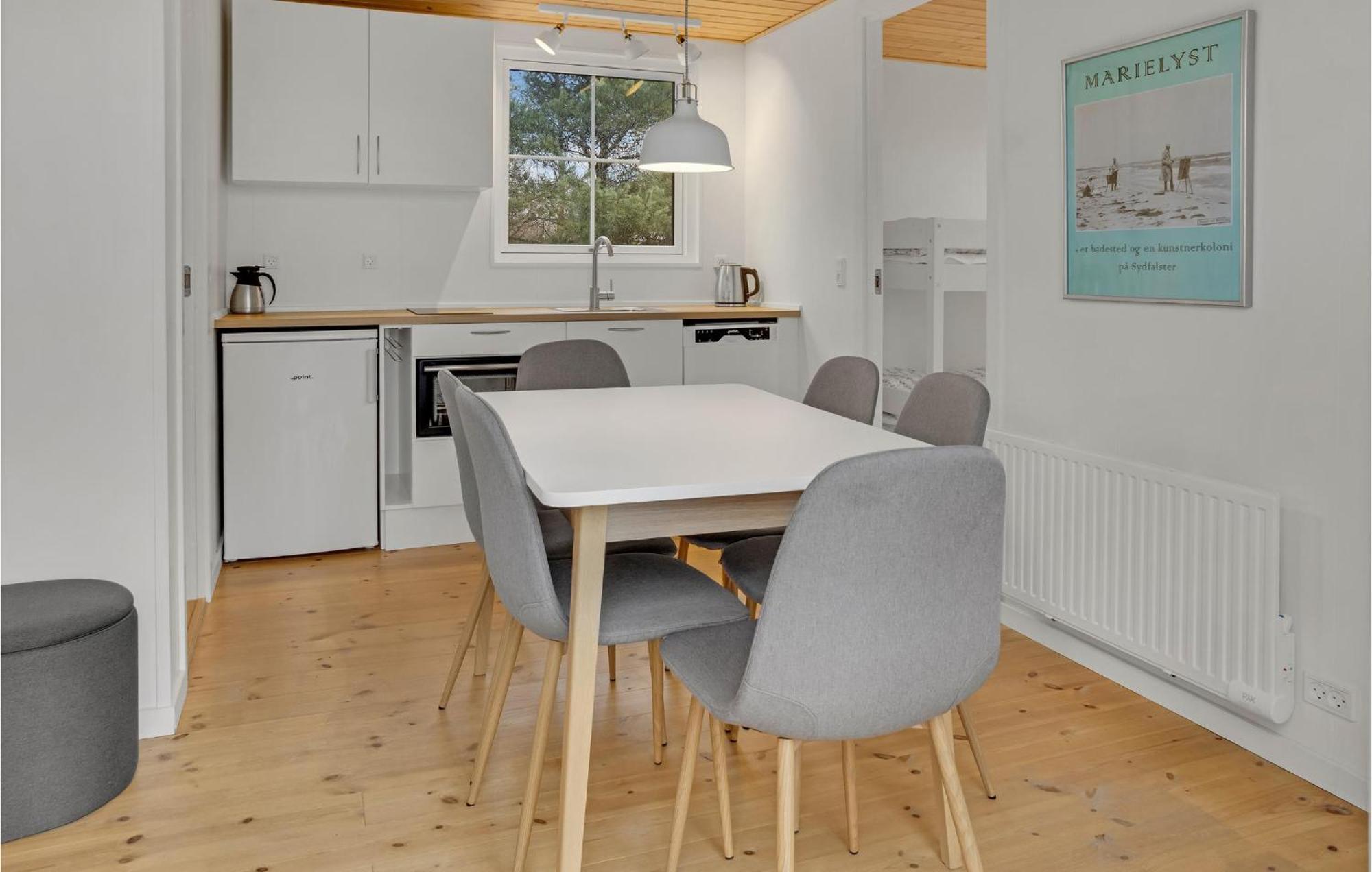 2 Bedroom Gorgeous Apartment In Vaeggerlose Boto By Exterior photo